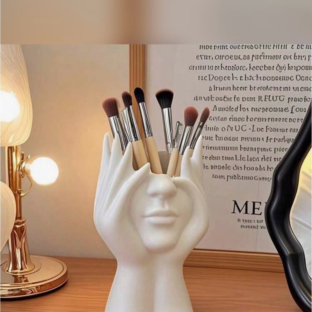 Elegant Makeup Brush Holder